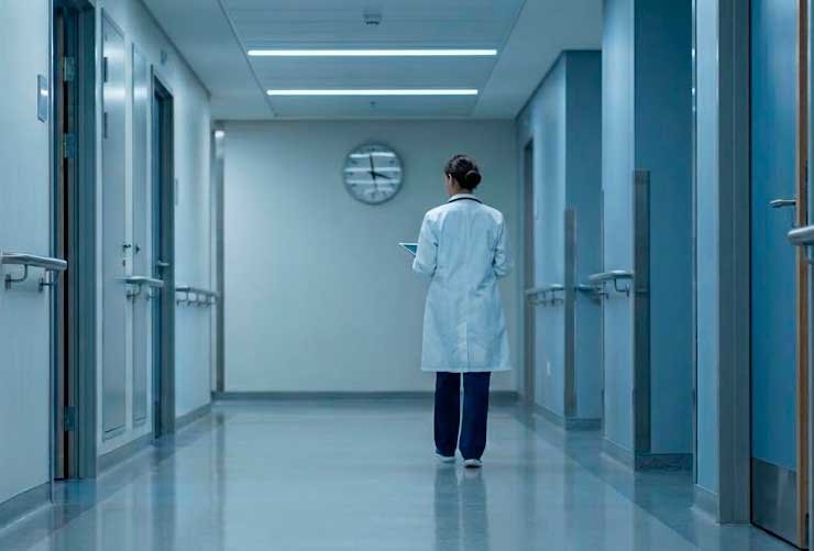 Trabalho Hospitalar representando o ambiente de trabalho de enfermeiros na escala 12x36.